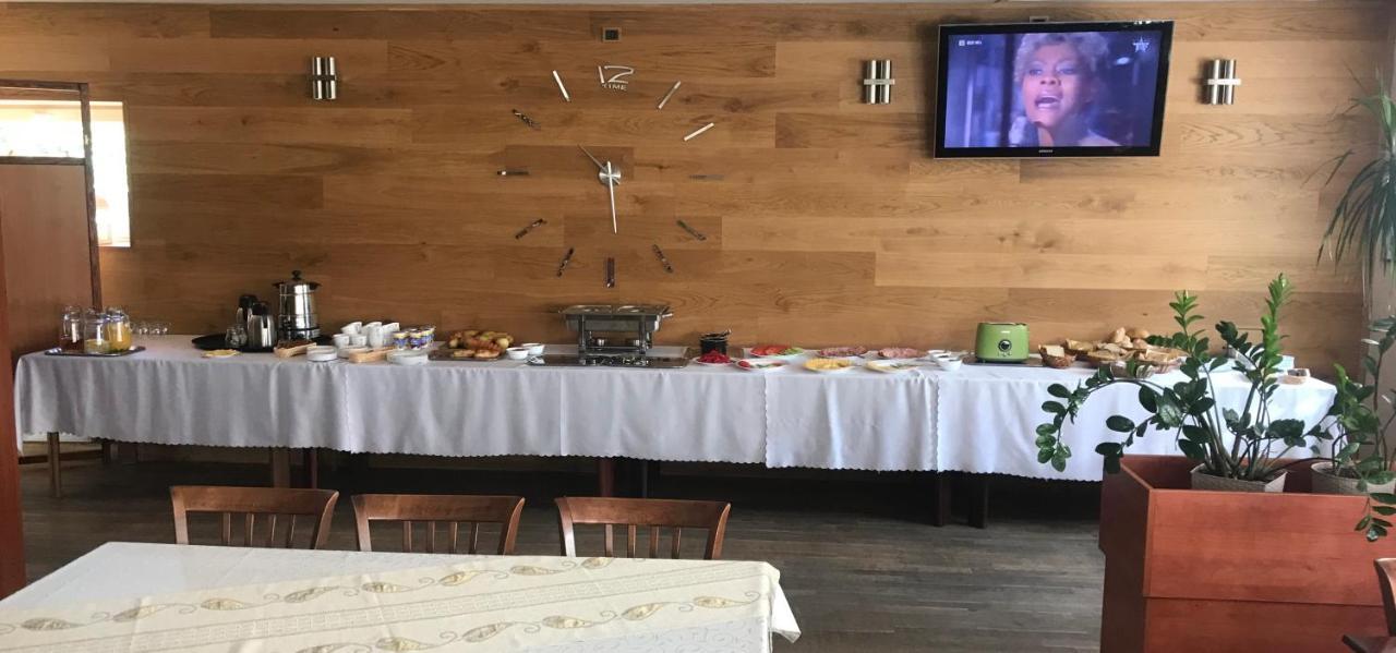 Ludowa Restauracja & Noclegi Kietrz Ngoại thất bức ảnh