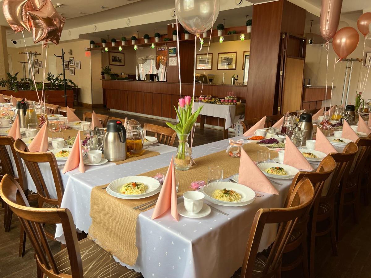 Ludowa Restauracja & Noclegi Kietrz Ngoại thất bức ảnh