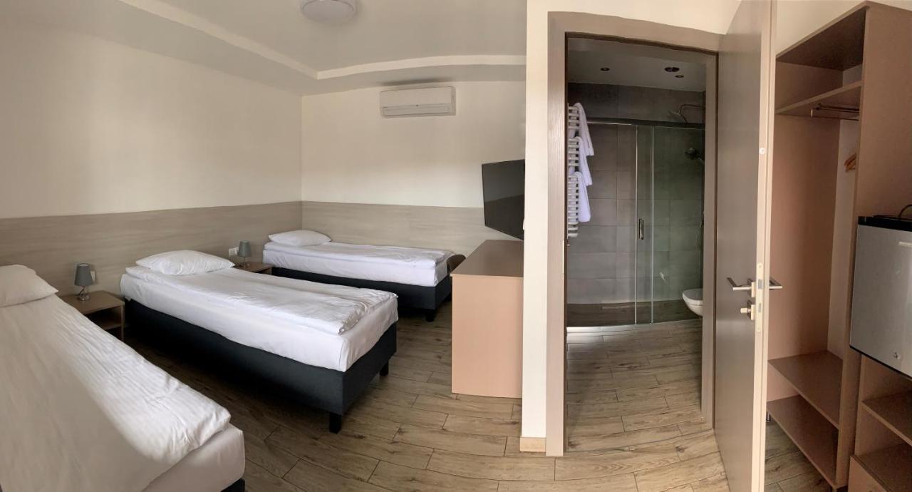Ludowa Restauracja & Noclegi Kietrz Ngoại thất bức ảnh